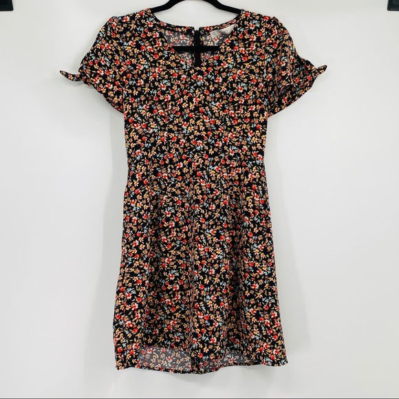 LOFT Dresses & Skirts - LOFT petite floral dress with pockets